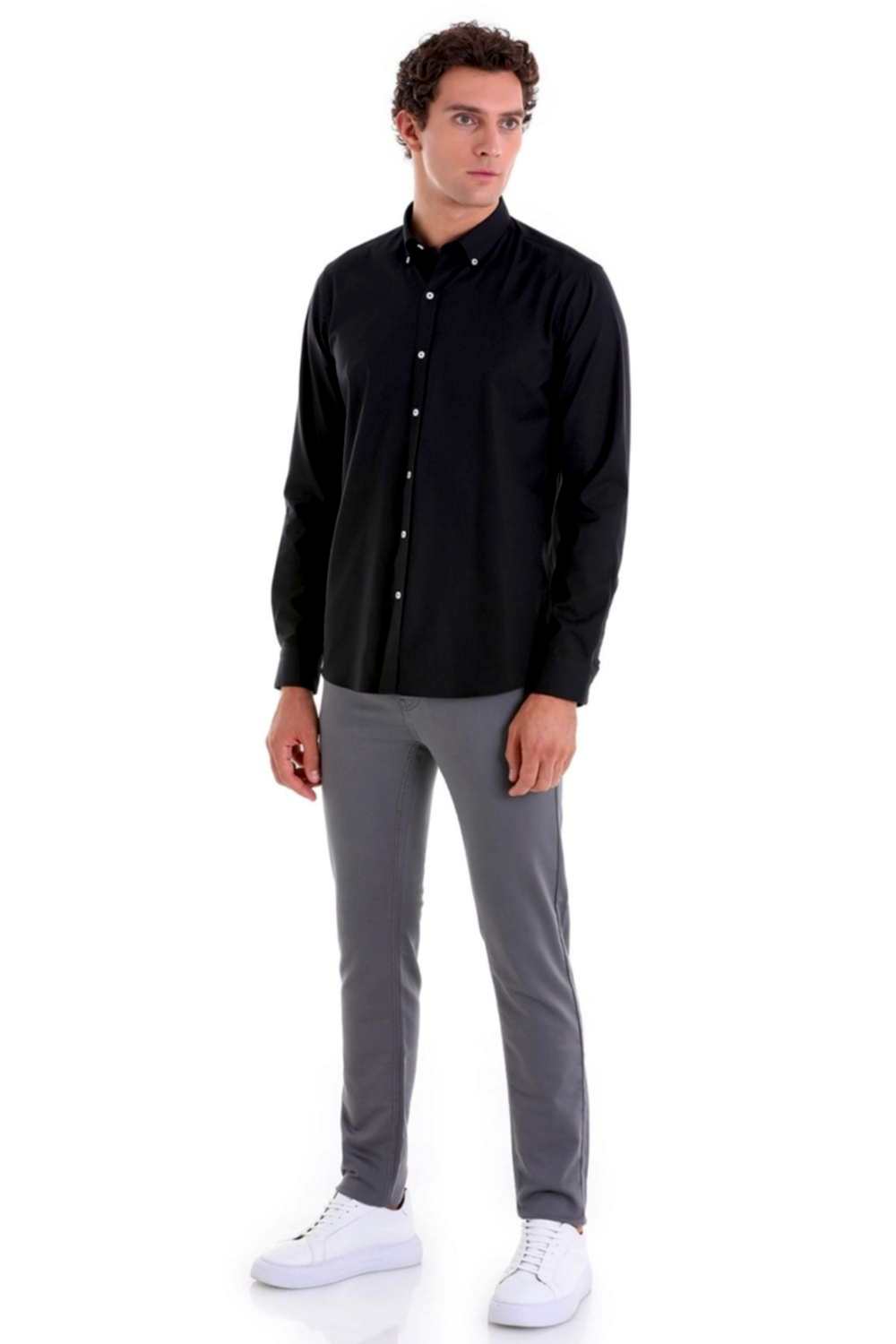 Siyah Gömlek İle Rahat Kombinler